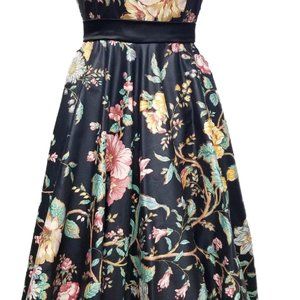 Handmade Floral 8-point Dress